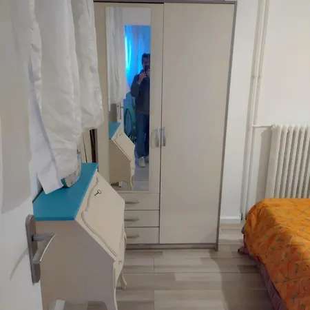 Apartament 2 Pieces Idealement Situe Centre De Samedi A Samedi *